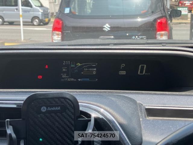 Toyota AQUA 2017-08 8145464-16