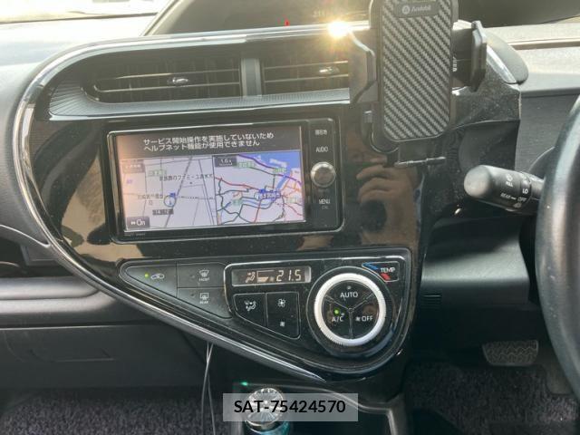 Toyota AQUA 2017-08 8145464-17