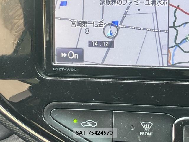 Toyota AQUA 2017-08 8145464-18