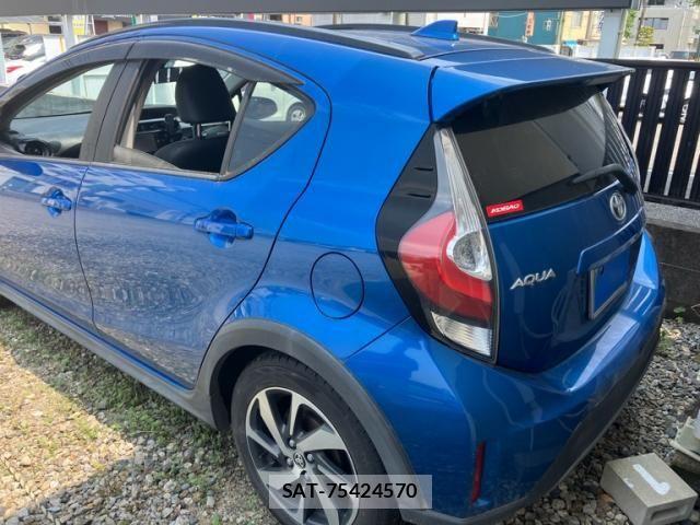 Toyota AQUA 2017-08 8145464-1