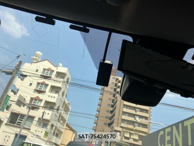 Toyota AQUA 2017-08 8145464-21