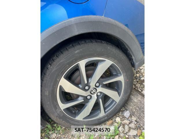 Toyota AQUA 2017-08 8145464-3