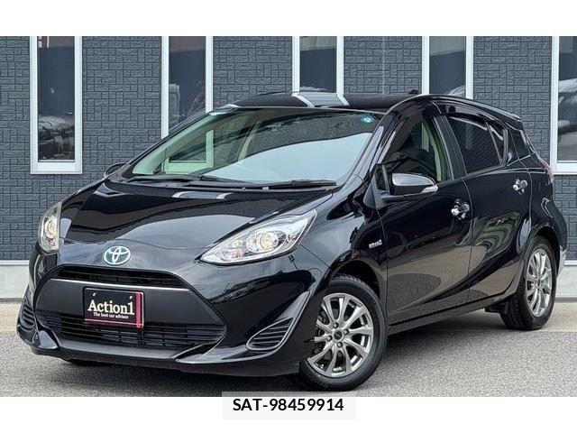Toyota AQUA 2018-05 8157924-0