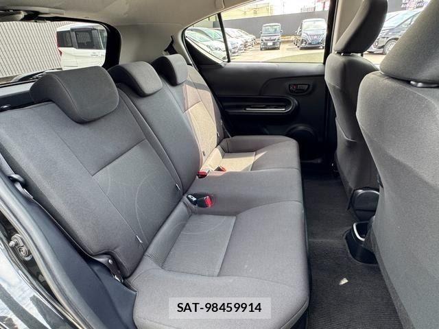 Toyota AQUA 2018-05 8157924-9