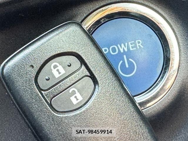 Toyota AQUA 2018-05 8157924-15