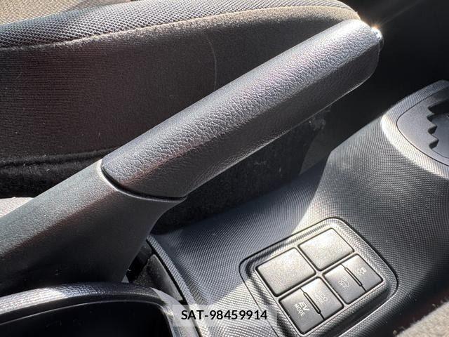 Toyota AQUA 2018-05 8157924-18