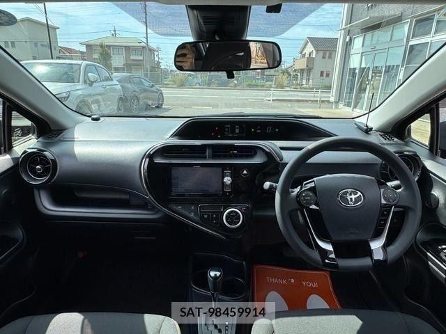 Toyota AQUA 2018-05 8157924-1
