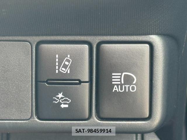 Toyota AQUA 2018-05 8157924-26