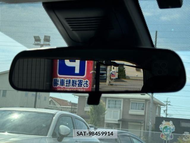 Toyota AQUA 2018-05 8157924-29