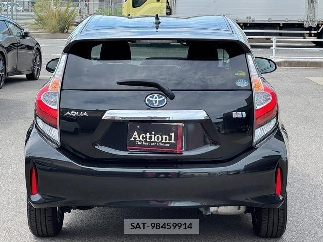 Toyota AQUA 2018-05 8157924-4