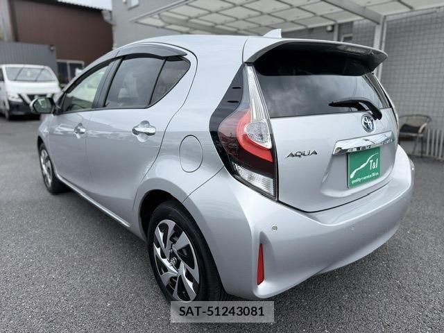 Toyota AQUA 2019-07 8157928-12