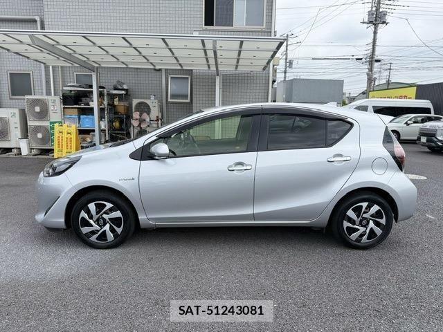 Toyota AQUA 2019-07 8157928-17