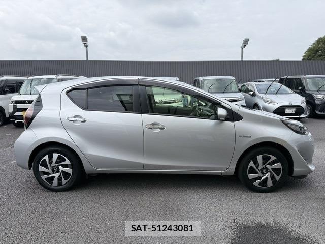 Toyota AQUA 2019-07 8157928-18
