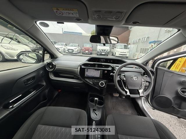 Toyota AQUA 2019-07 8157928-2
