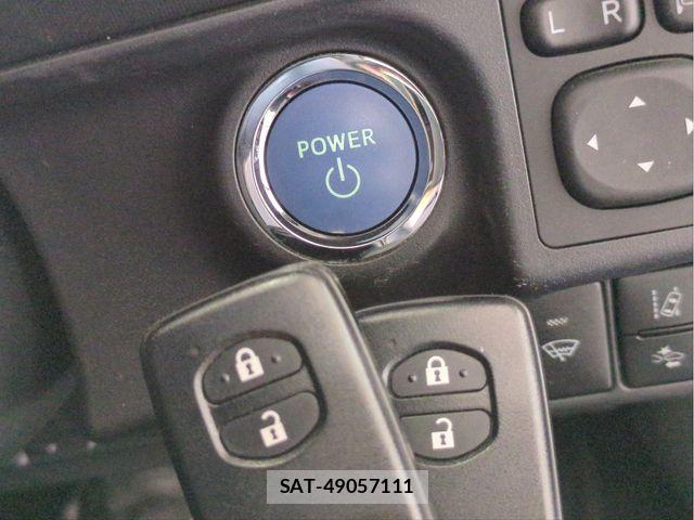 Toyota AQUA 2018-04 8157931-12
