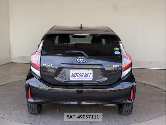 Toyota AQUA 2018-04 8157931-17