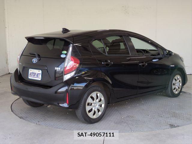 Toyota AQUA 2018-04 8157931-1