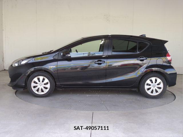 Toyota AQUA 2018-04 8157931-19