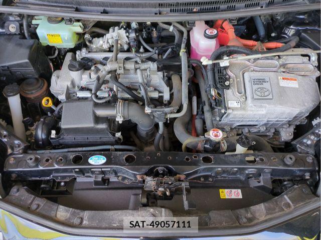 Toyota AQUA 2018-04 8157931-23