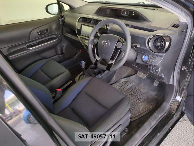 Toyota AQUA 2018-04 8157931-24