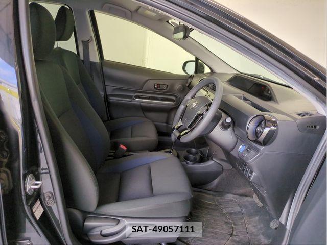 Toyota AQUA 2018-04 8157931-25