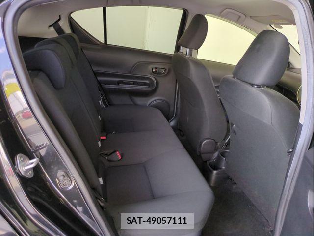 Toyota AQUA 2018-04 8157931-26