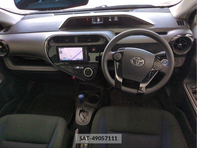 Toyota AQUA 2018-04 8157931-7