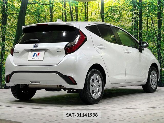 Toyota AQUA 2025-05 8157923-17