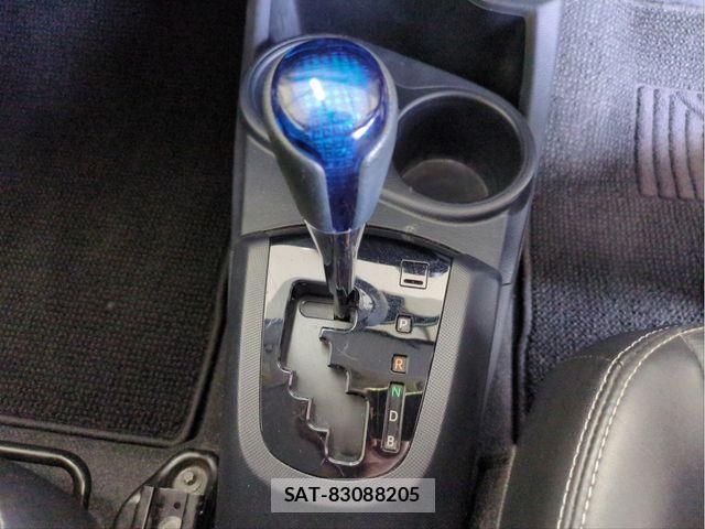 Toyota AQUA 2015-05 8157940-11