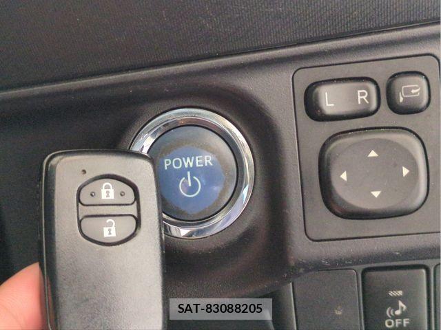 Toyota AQUA 2015-05 8157940-12