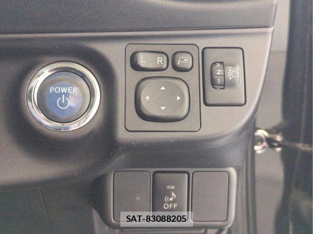 Toyota AQUA 2015-05 8157940-13