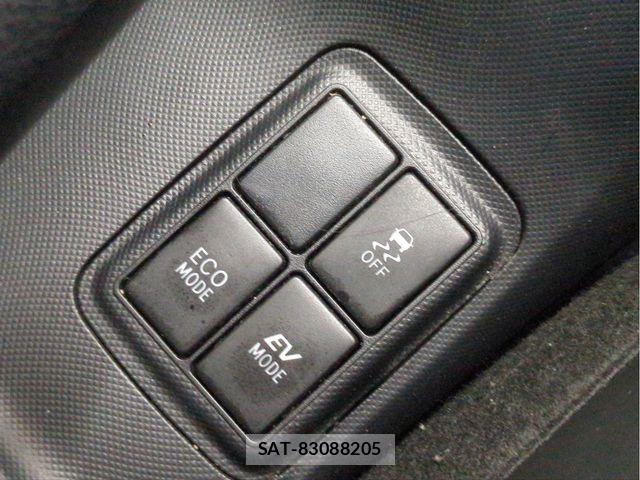 Toyota AQUA 2015-05 8157940-14