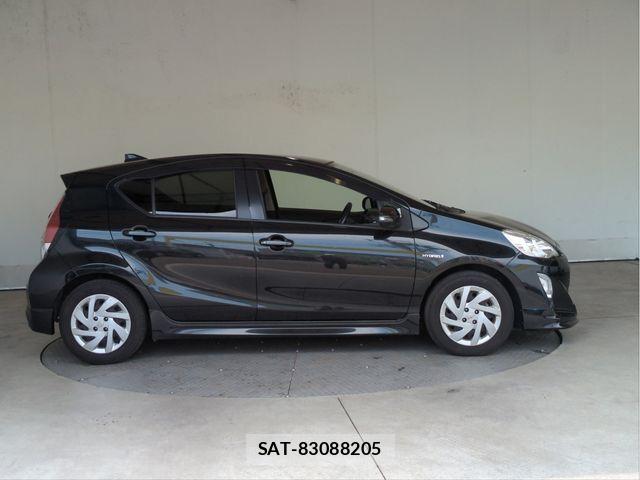 Toyota AQUA 2015-05 8157940-17
