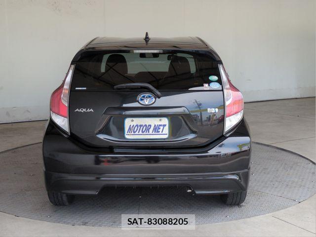 Toyota AQUA 2015-05 8157940-18