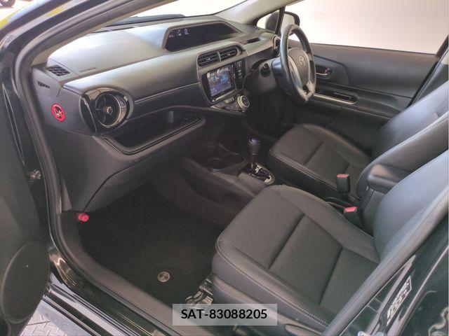 Toyota AQUA 2015-05 8157940-2
