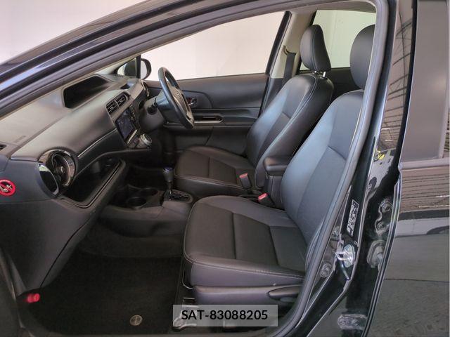 Toyota AQUA 2015-05 8157940-3