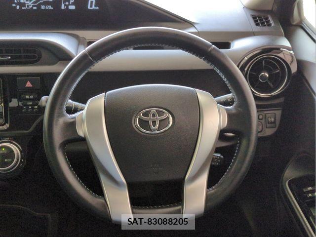 Toyota AQUA 2015-05 8157940-8