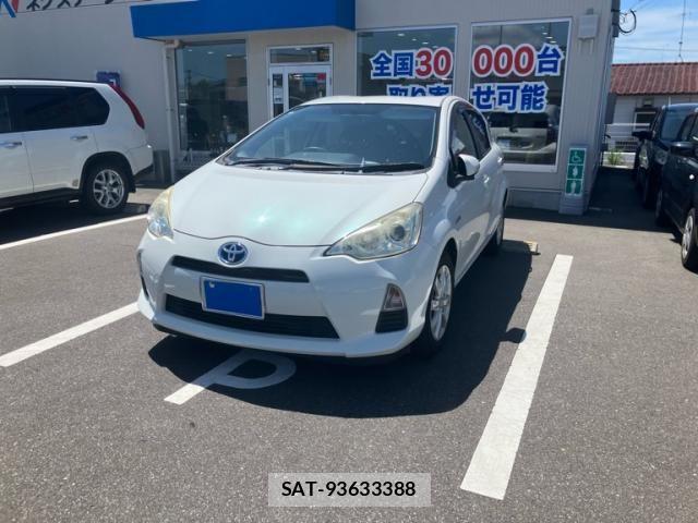 Toyota AQUA 2014-08 8157947-0