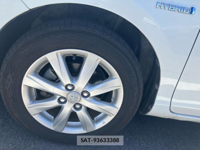 Toyota AQUA 2014-08 8157947-11