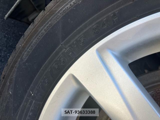 Toyota AQUA 2014-08 8157947-12