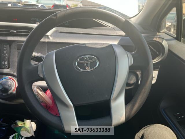 Toyota AQUA 2014-08 8157947-16
