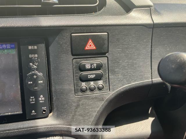 Toyota AQUA 2014-08 8157947-18