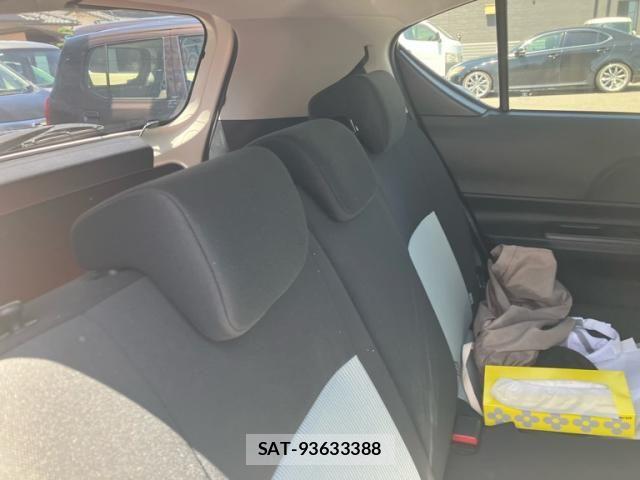 Toyota AQUA 2014-08 8157947-5