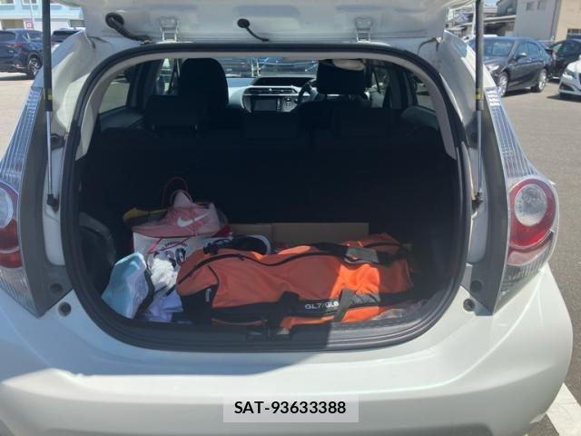 Toyota AQUA 2014-08 8157947-8