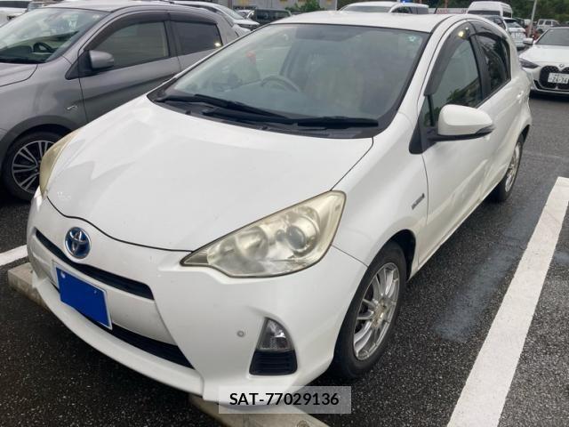 Toyota AQUA 2012-09 8206317-0