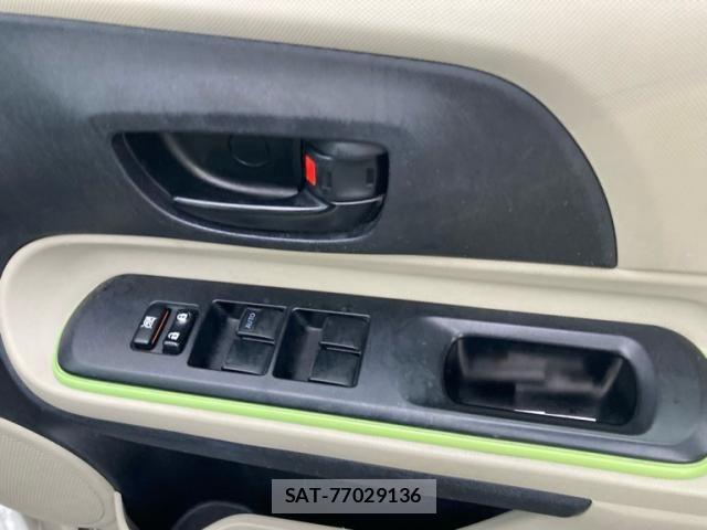 Toyota AQUA 2012-09 8206317-15
