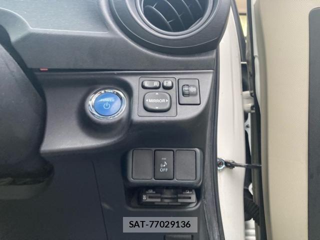 Toyota AQUA 2012-09 8206317-16