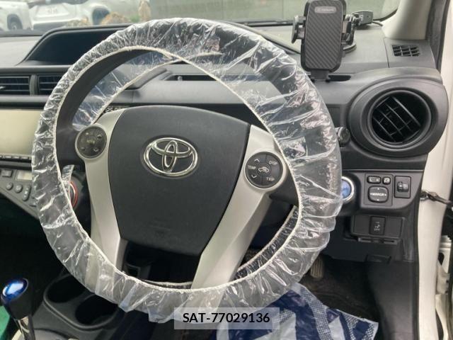 Toyota AQUA 2012-09 8206317-17