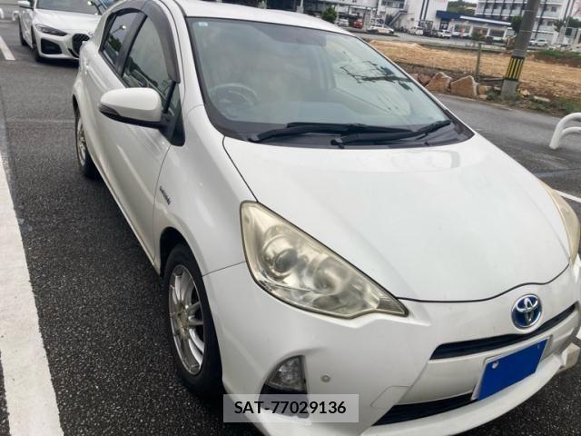 Toyota AQUA 2012-09 8206317-1