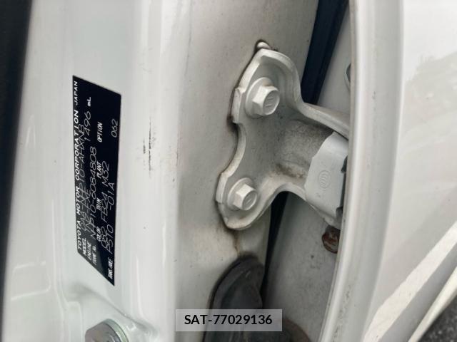Toyota AQUA 2012-09 8206317-26